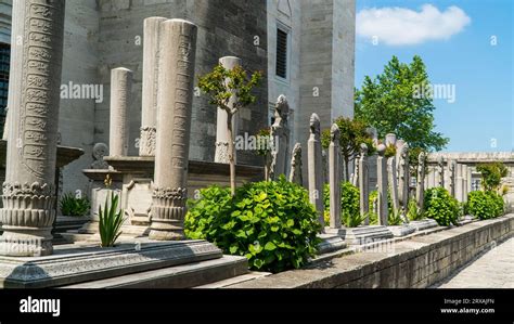 Das Mausoleum von Sultan Süleyman: Eine Ode an die Ewigkeit in Stein!