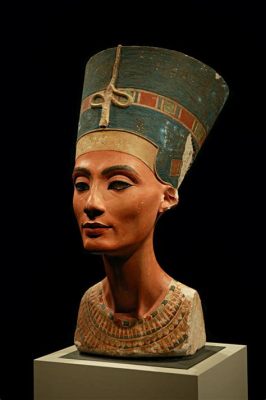  Die Nefertiti-Büste – Eine Studie in majestätischer Schönheit und zeitloser Eleganz