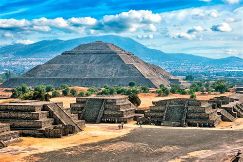 Die Sonne von Teotihuacan! Eine farbenfrohe und geometrische Hommage an das kosmische Gleichgewicht