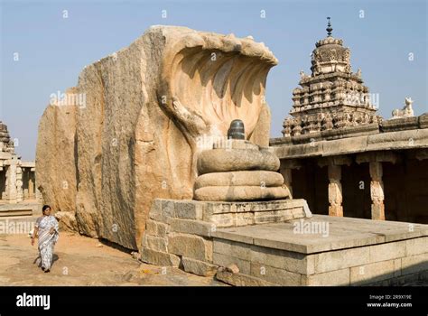 Der Tempel von Virabhadra: Eine architektonische Ode an den Zorn und die Zerstörung!